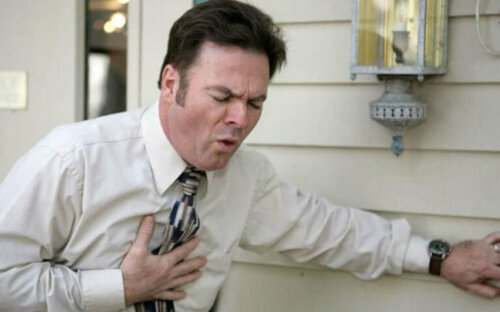 kusmak üzere olan adam