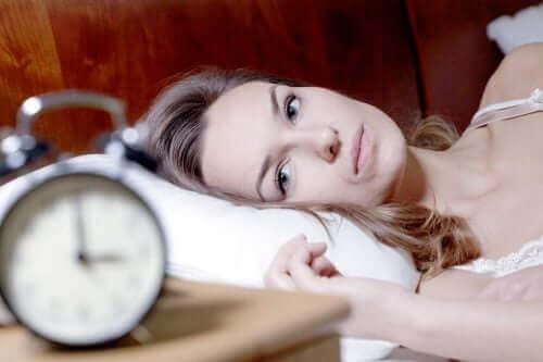 İnsomnia yaşayan bir kadın.