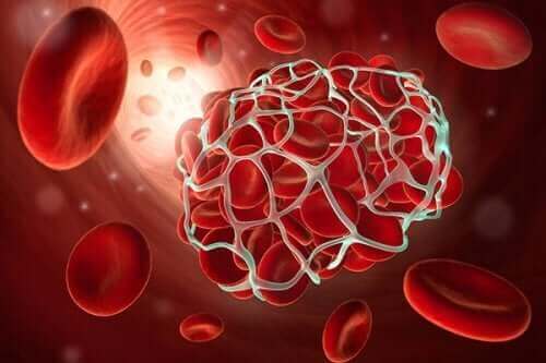 kırmızı kan pıhtısı görseli ve düşük doz aspirin