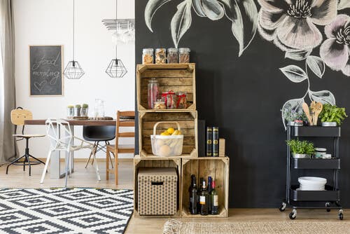 Bir mutfaktaki depolama alanları.