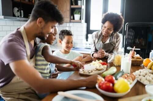aile yemek hazırlama çocukların iyi beslenmesi