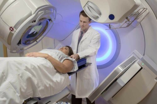 kanser tedavilerinin yan etkileri: radyasyon terapisi gören hasta