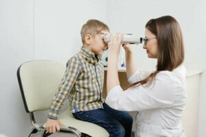 Retinoblastom: Semptomları, Sebepleri ve Tedavisi