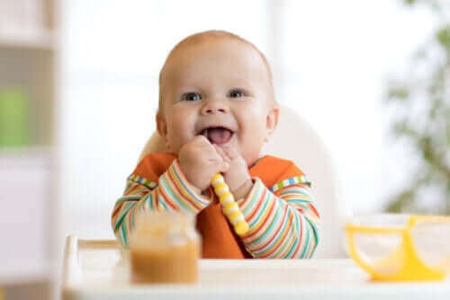 Bebeğinizi Sütten Kesmek: Yiyecek Vermeye Nasıl Başlanır?