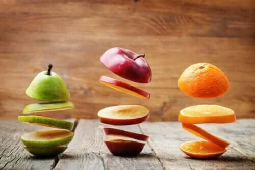 Beslenme programınızın içine şekeri dahil etmek için sağlıklı bir yol meyvelerdeki fruktozdur.