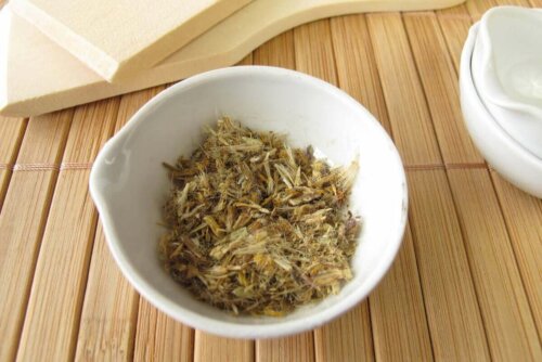 bir kase ezilmiş dağ kestanesi çiçeği