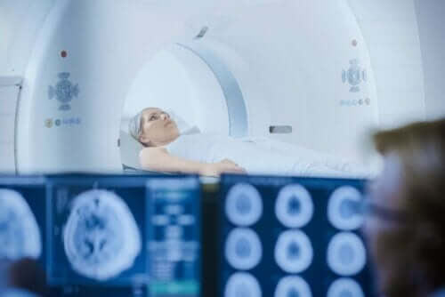 MRI çektirmekte olan bir hasta.