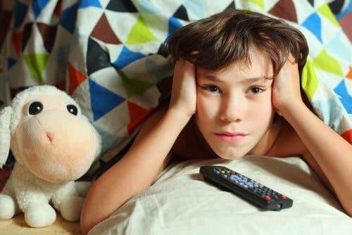 televizyon izleyen çocuk dikkat eksikliği
