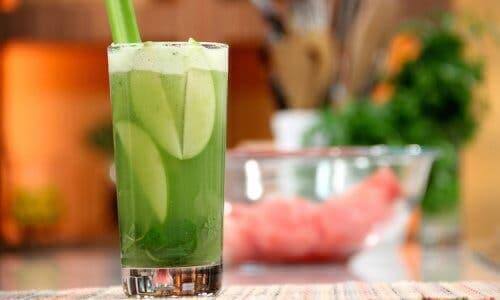 elmalı meyveli smoothie