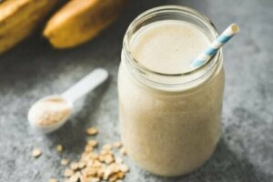Doyurucu Bir Muzlu Yulaflı Smoothie Nasıl Yapılır