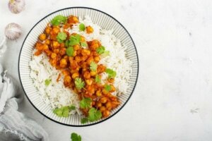 Nohutlu Köri Soslu Pirinç Pilavı Tarifi