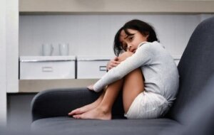 Çocukluk Çağı Şizofrenisi: Bilmeniz Gereken Her Şey