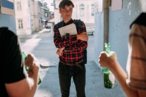 Akran Baskısı ile Mücadele Etmeleri için Çocuklara Nasıl Yardım Edersiniz