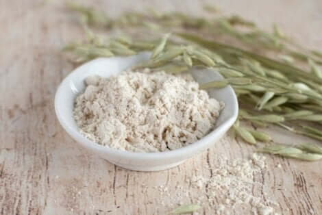 Bir kase kolloidal yulaf