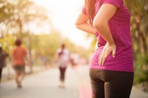 Kollarınızı ve Bacaklarınızı Kullanarak 3 Bel Egzersizi