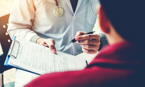 Dizartri tedavisi alan bir hasta.