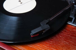 Vinil Kayıtlar Kullanarak Dekorasyon Nasıl Yapılır: 5 Orijinal Fikir