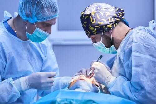Katarakt Ameliyatı: Nasıl Bir Yöntem?