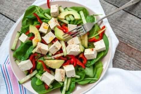 Karışık salata tabağı