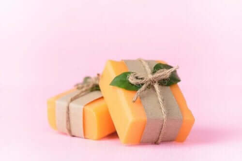 İki adet şık paketli papaya sabunu