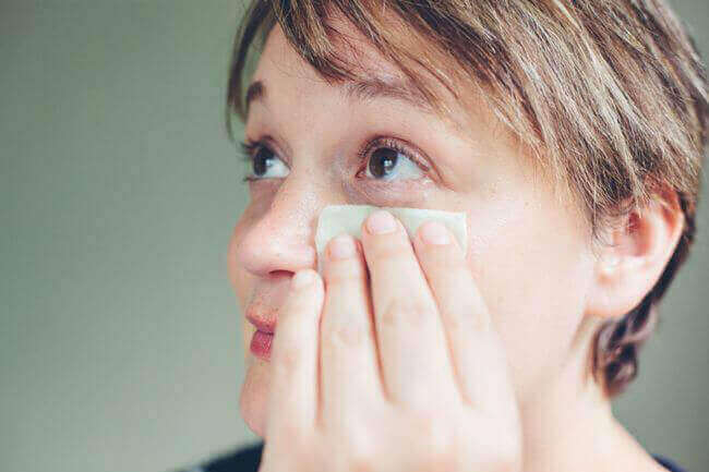 suratını silen kadın