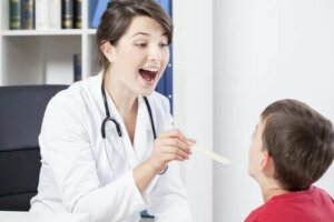 Tonsillofarenjit: Belirtileri, Nedenleri ve Tedavisi