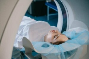 Bilgisayarlı Tomografi Testleri: İşlem, Kullanımlar ve Riskler