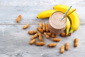 Fıstık Ezmesi ve Muz ile Smoothie Nasıl Yapılır?