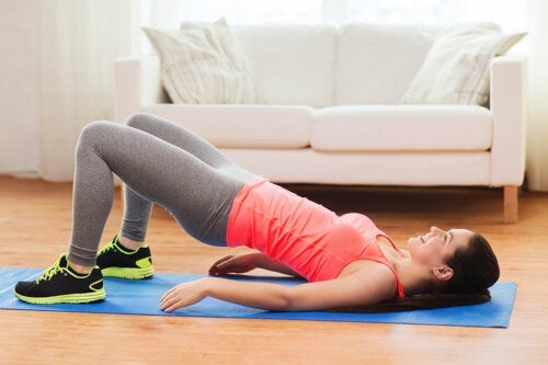 Evde Kalçalarınızı Sıkılaştırmak için 7 Egzersiz