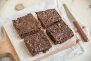 Glutensiz Tatlı Patatesli Brownie Tarifi