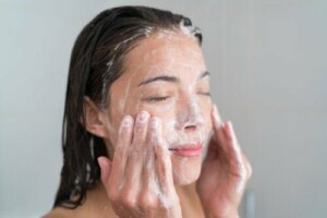 Amerikan Dermatoloji Akademisi'nin Bütçeye Göre Cilt Bakımı Rehberi