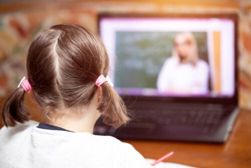 Çocuğuma Online Derslerde Nasıl Yardımcı Olabilirim?