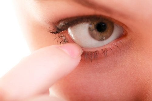Kaşıntılı Gözler İçin 10 Doğal Tedavi