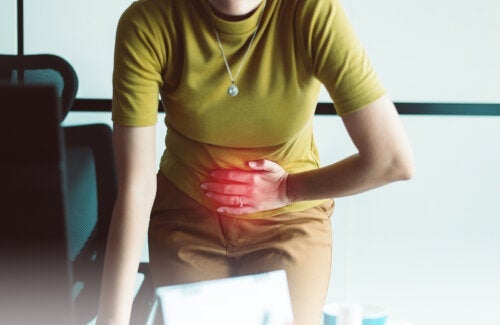 Adet Kramplarını Önlemek veya Tedavi Etmek İçin 13 Bitkisel Çay