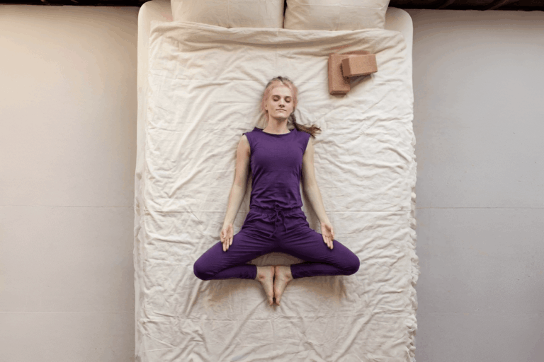 Geceleri yapabileceğiniz ve daha iyi dinlenmenizi sağlayacak 6 yoga duruşu