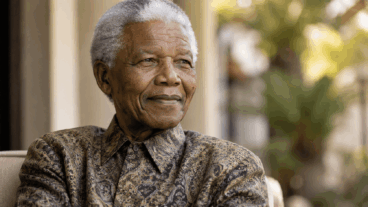 Nelson Mandela: “En büyük şeref, asla düşmemek değil, her zaman ayağa kalkmaktır”